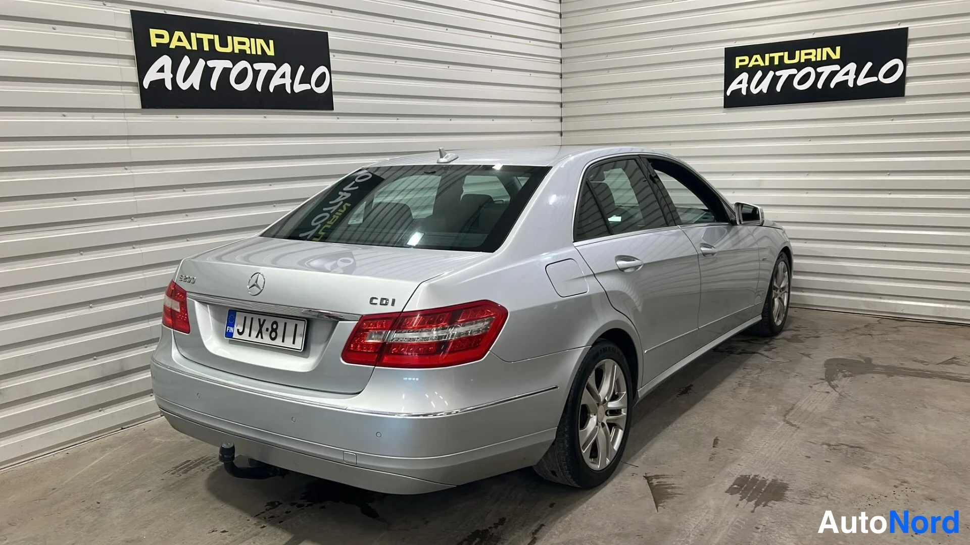 Hopea Mercedes-Benz E Huippu 2011, takaviisto, kuva 5