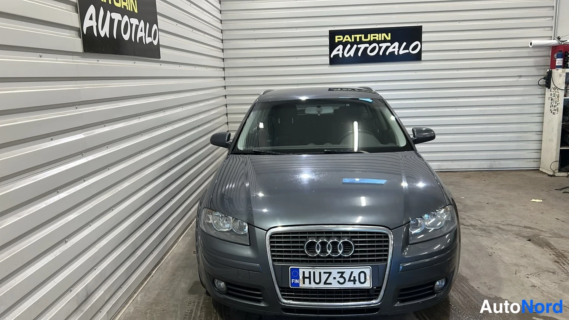 Musta Audi A3 2004, edestä, kuva 3