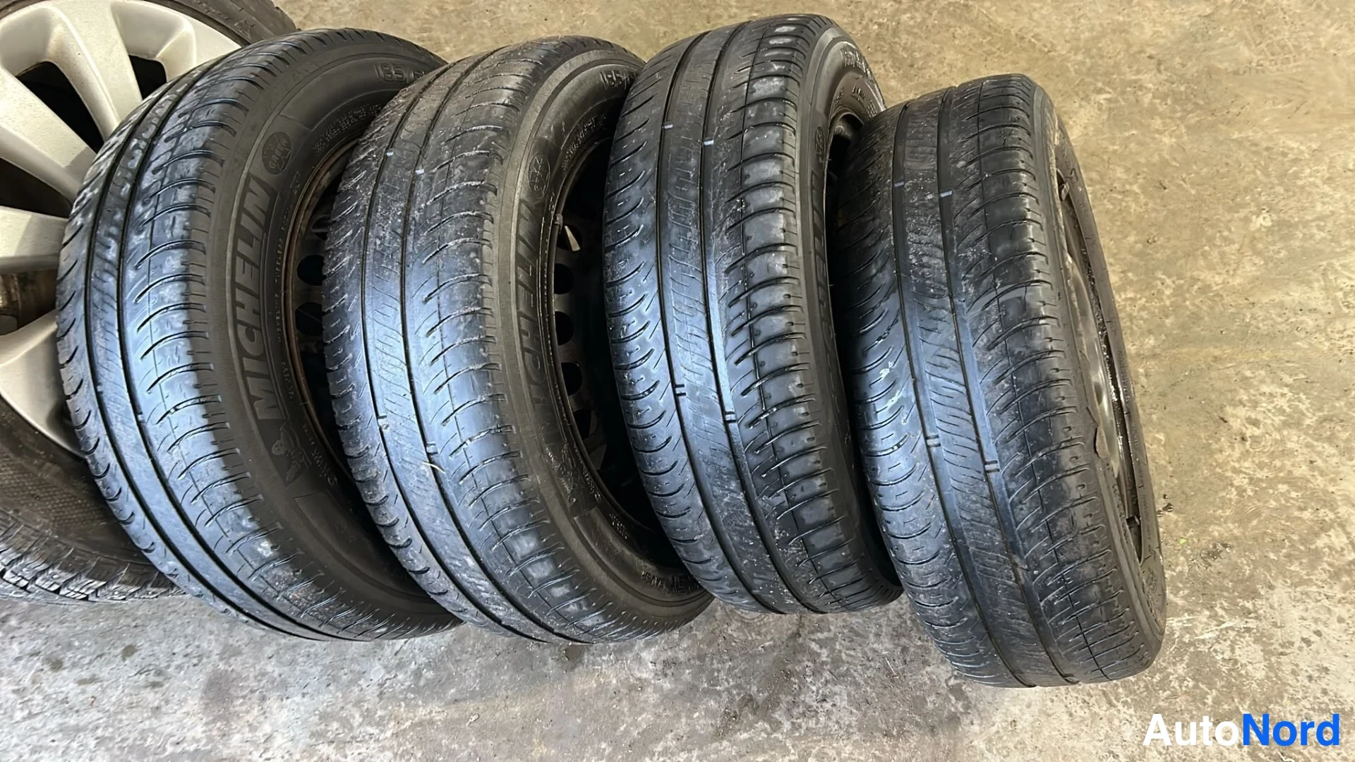 Punainen Chrysler Neon 2000, yksityiskohta, kuva 14