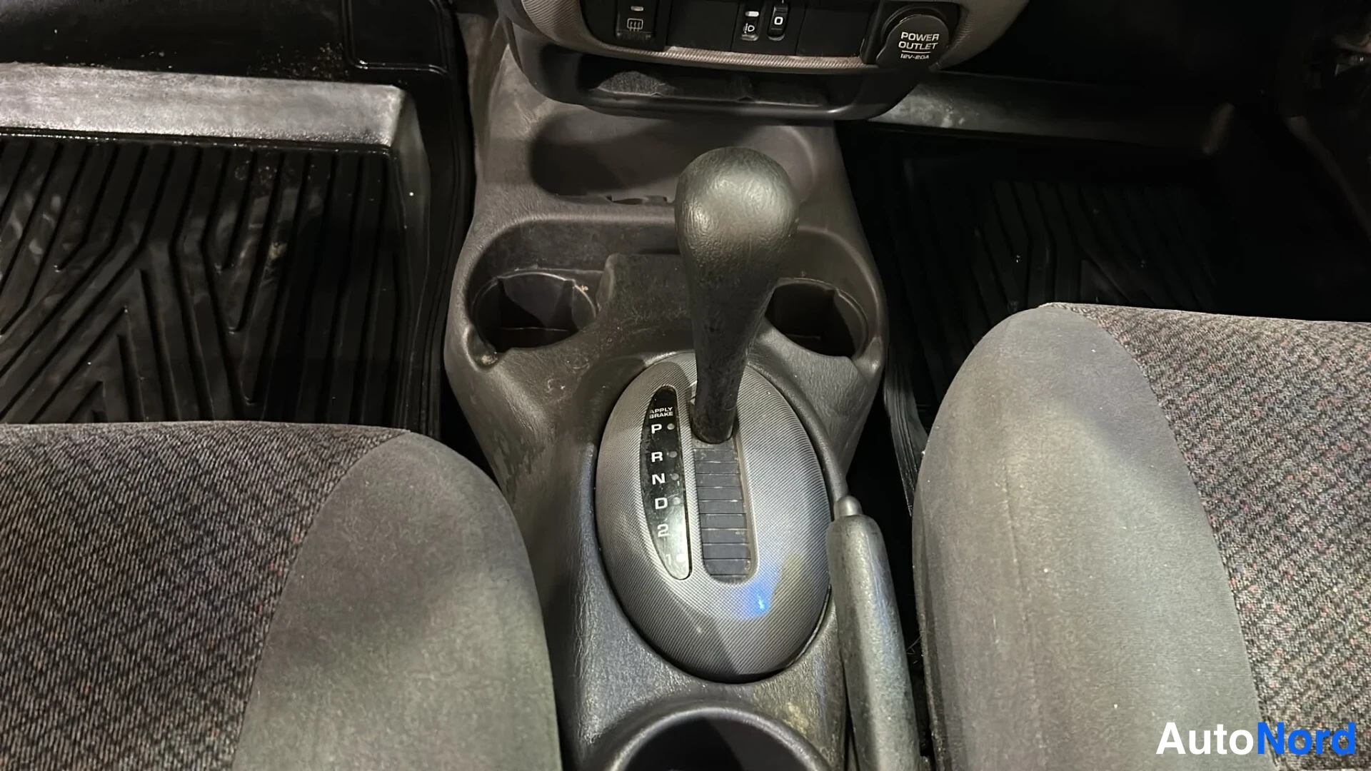 Punainen Chrysler Neon 2000, yksityiskohta, kuva 15
