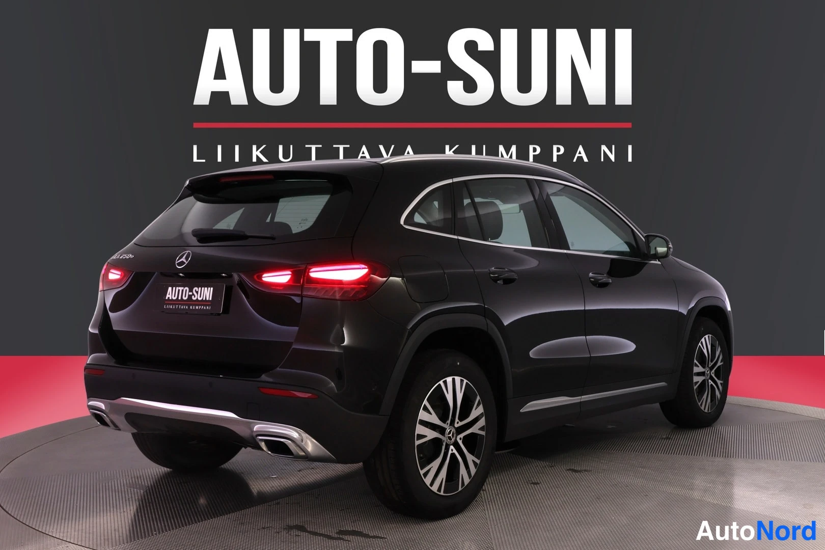 Musta Mercedes-Benz GLA 2026, takaviisto, kuva 5