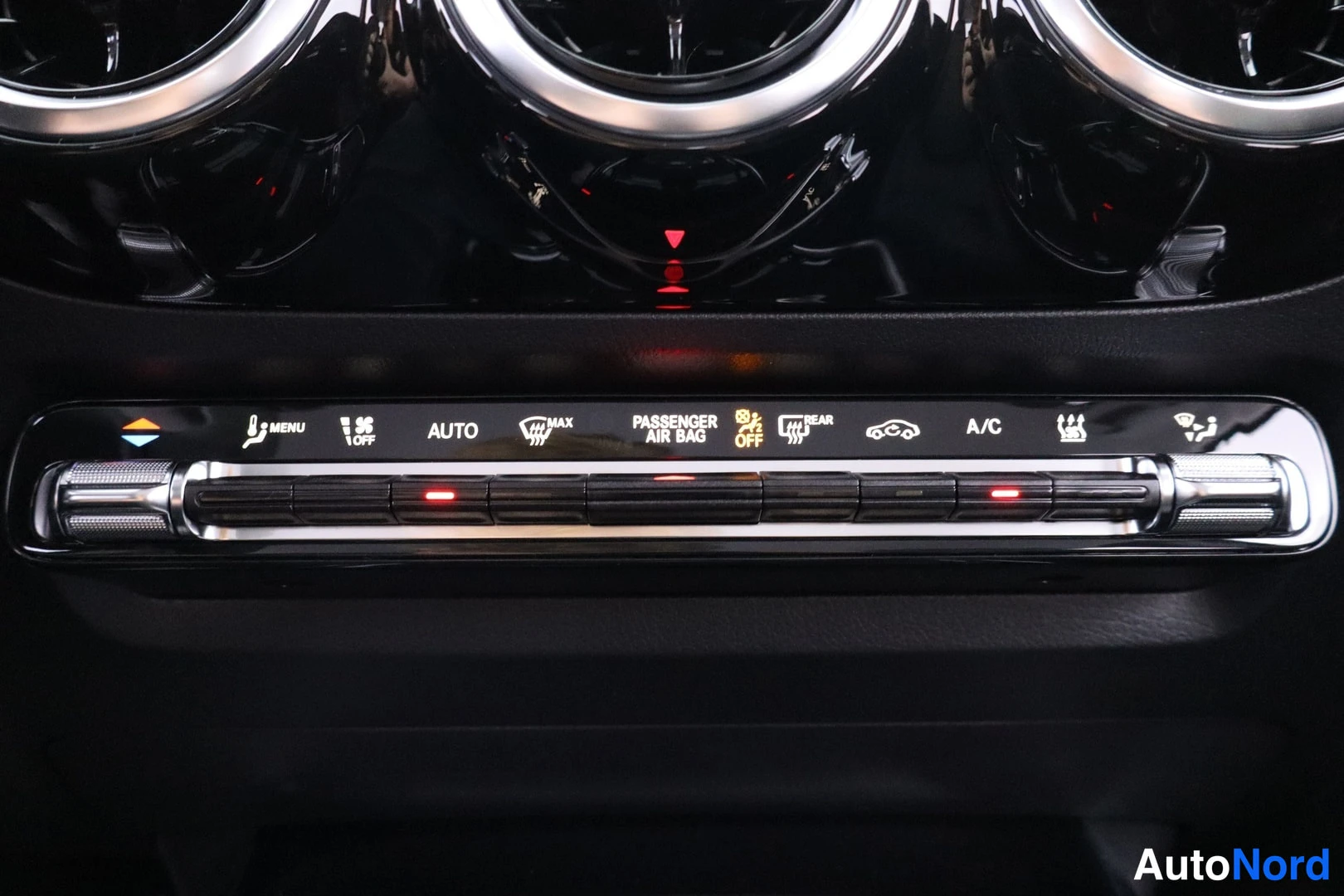 Musta Mercedes-Benz GLA 2026, kuva 17