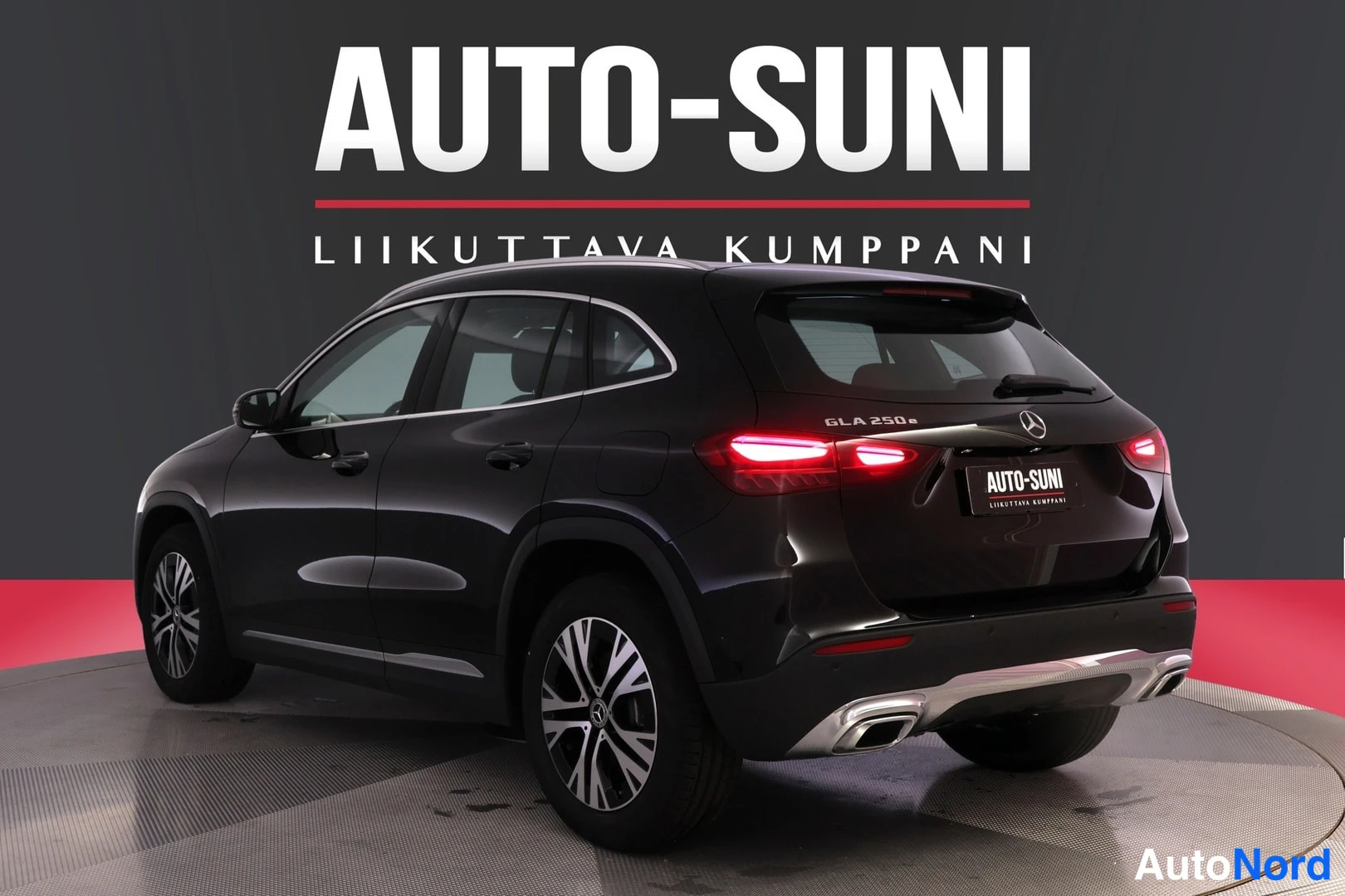 Musta Mercedes-Benz GLA 2026, takaviisto, kuva 6