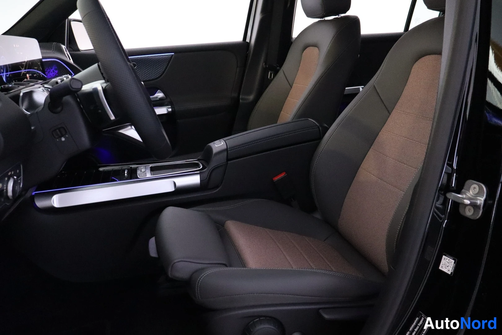 Hopea Mercedes-Benz EQB 2026, kuva 26