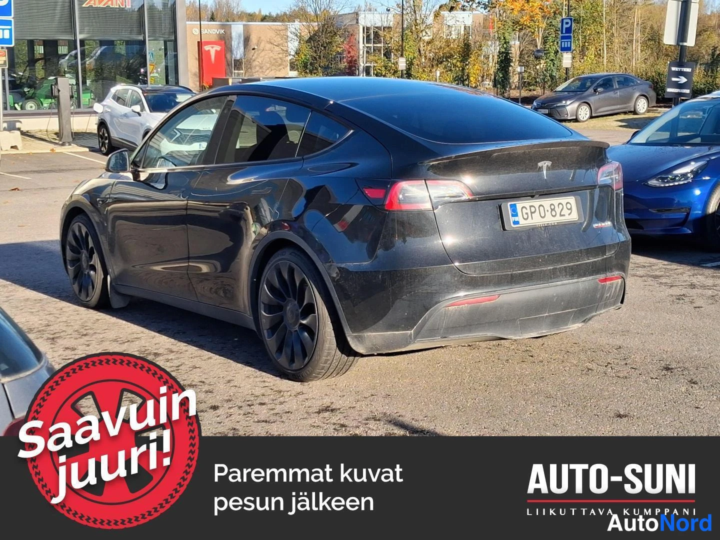 Musta Tesla Model Y 2023, takaviisto, kuva 2