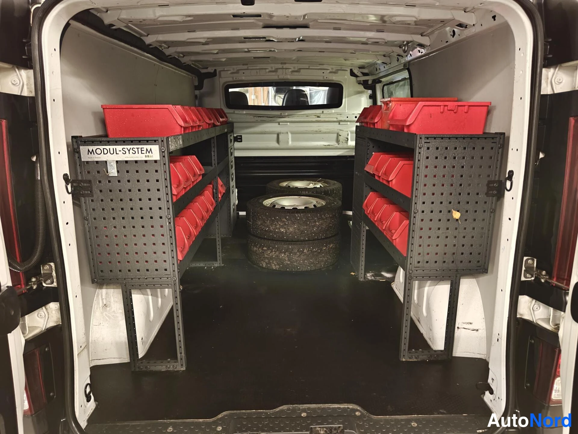 Valkoinen Renault Trafic 2022, kuva 12