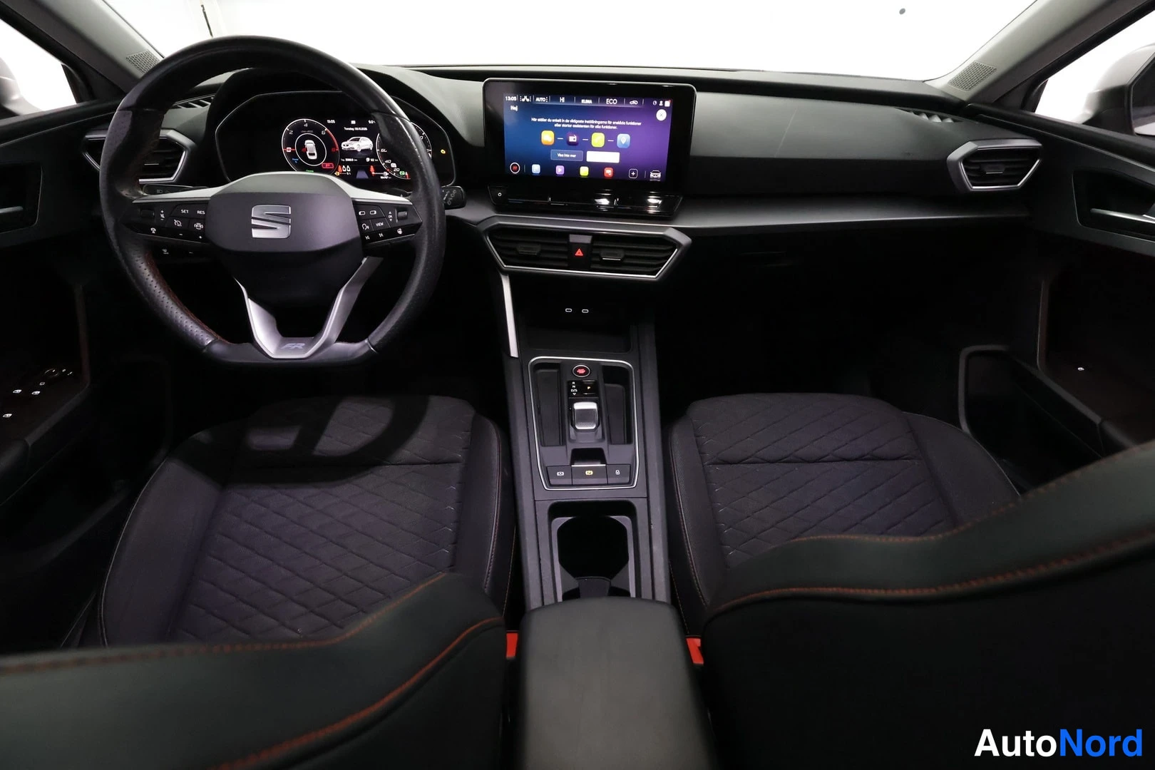 Valkoinen Seat Leon Sportstourer 2020, ohjaamo, kuva 12