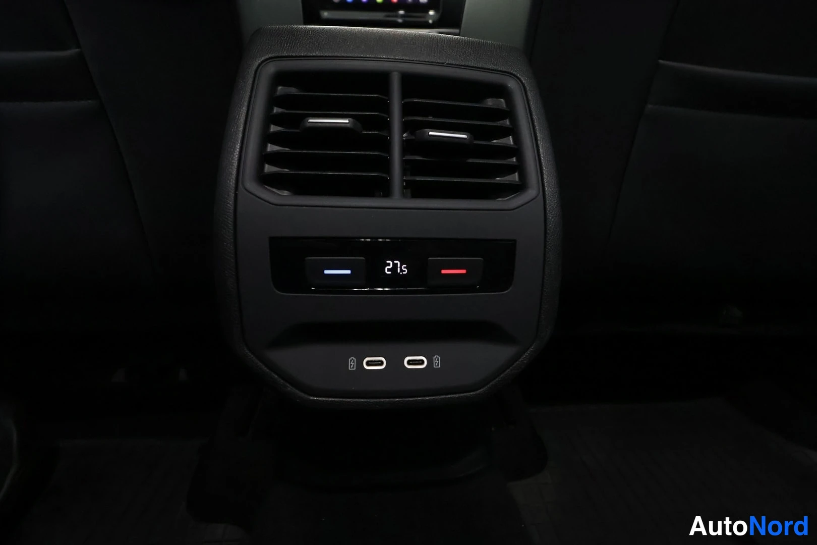 Valkoinen Seat Leon Sportstourer 2020, yksityiskohta, kuva 25