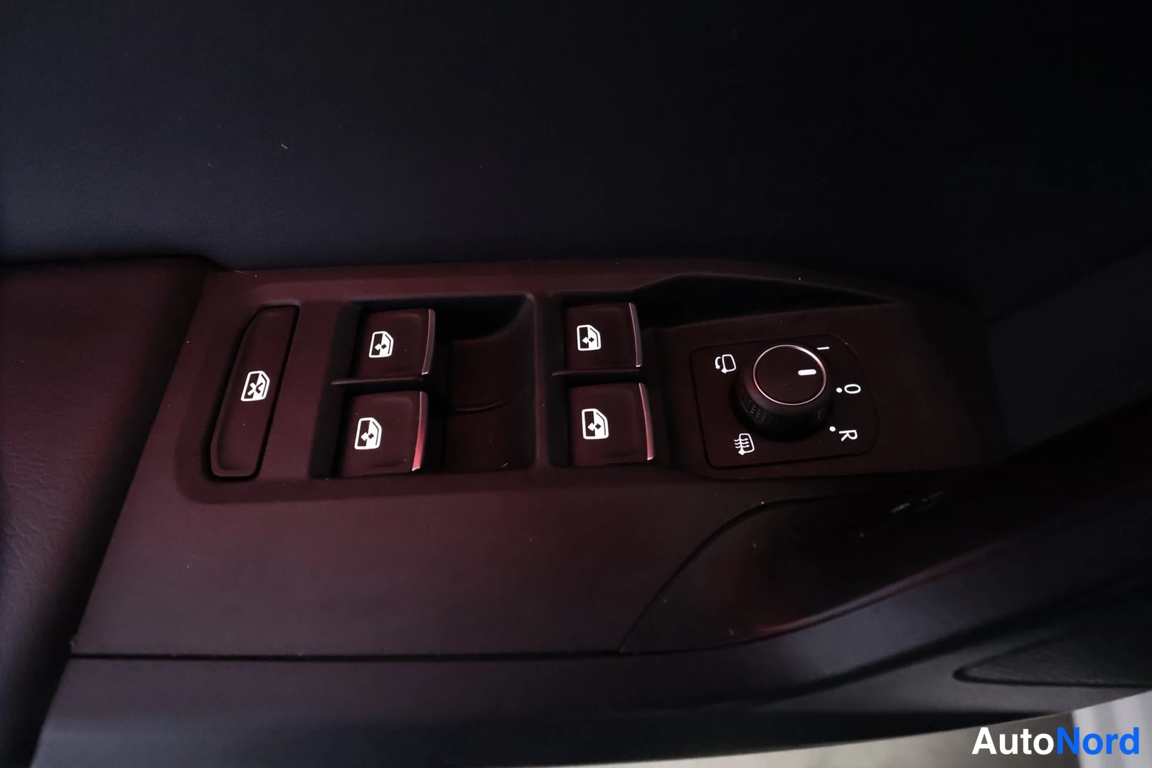 Valkoinen Seat Leon Sportstourer 2020, yksityiskohta, kuva 26