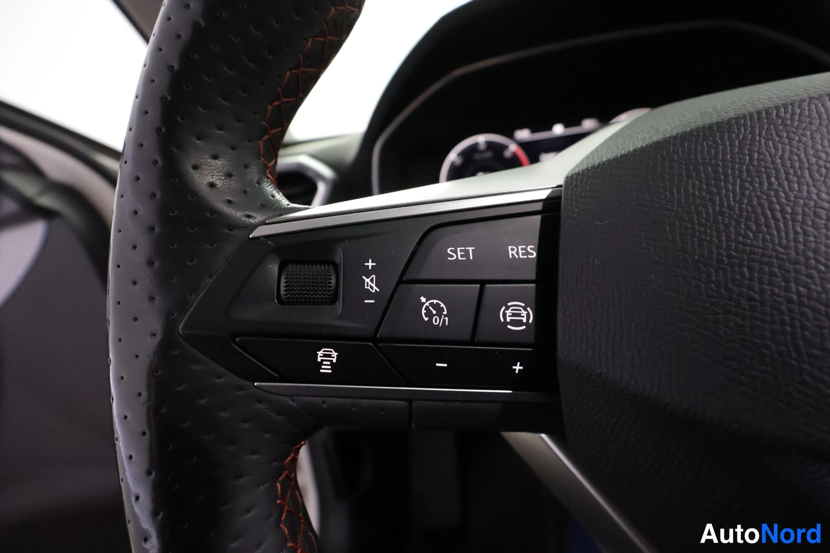 Valkoinen Seat Leon Sportstourer 2020, yksityiskohta, kuva 28