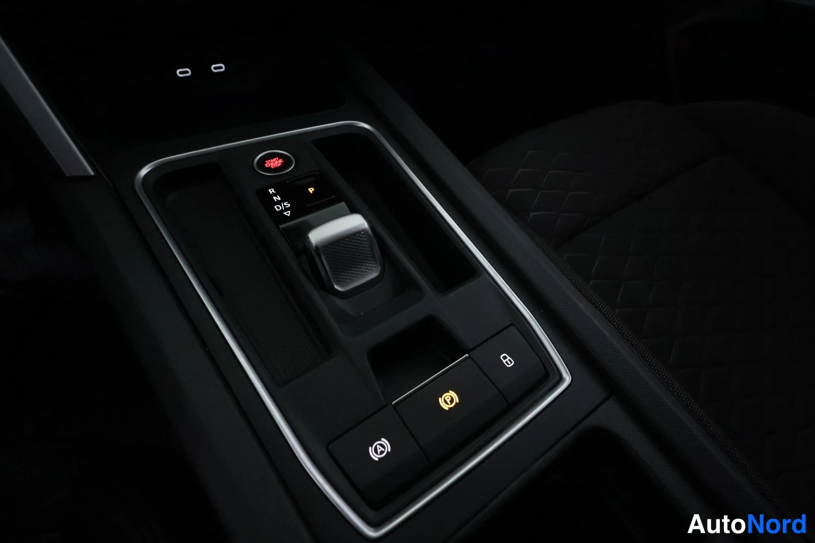 Valkoinen Seat Leon Sportstourer 2020, yksityiskohta, kuva 29