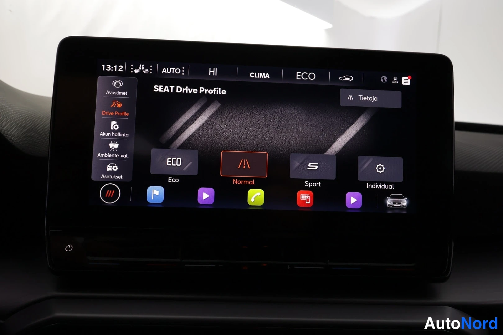Valkoinen Seat Leon Sportstourer 2020, yksityiskohta, kuva 34