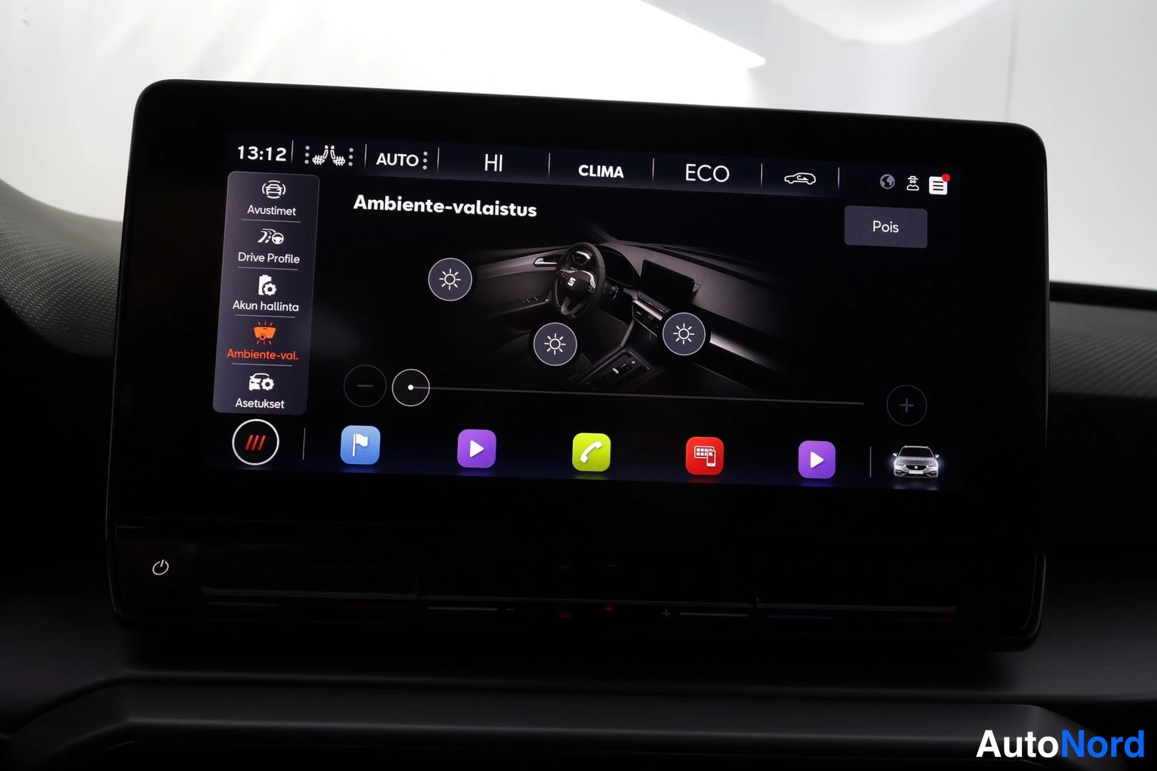 Valkoinen Seat Leon Sportstourer 2020, yksityiskohta, kuva 36