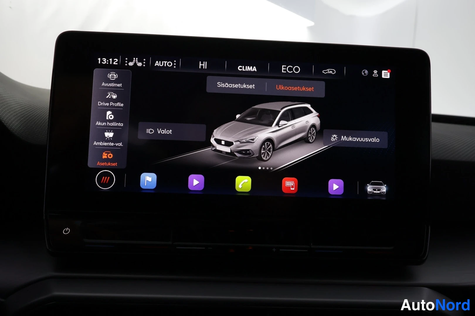 Valkoinen Seat Leon Sportstourer 2020, yksityiskohta, kuva 37