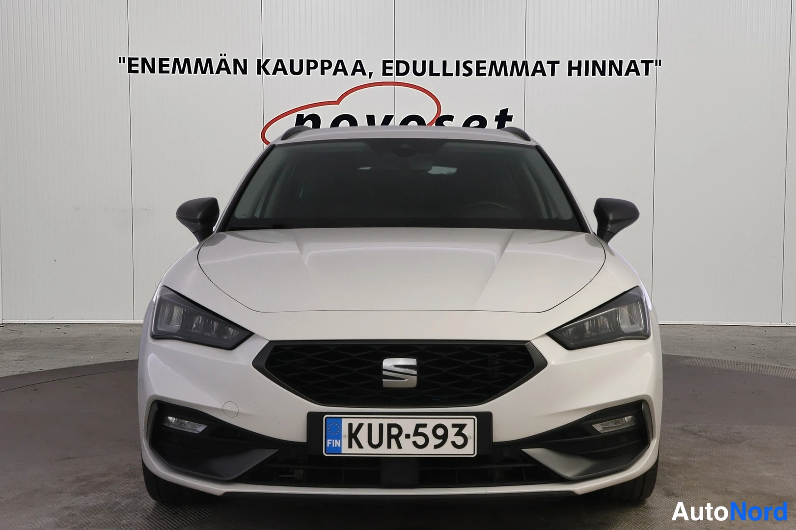 Valkoinen Seat Leon Sportstourer 2020, edestä, kuva 3
