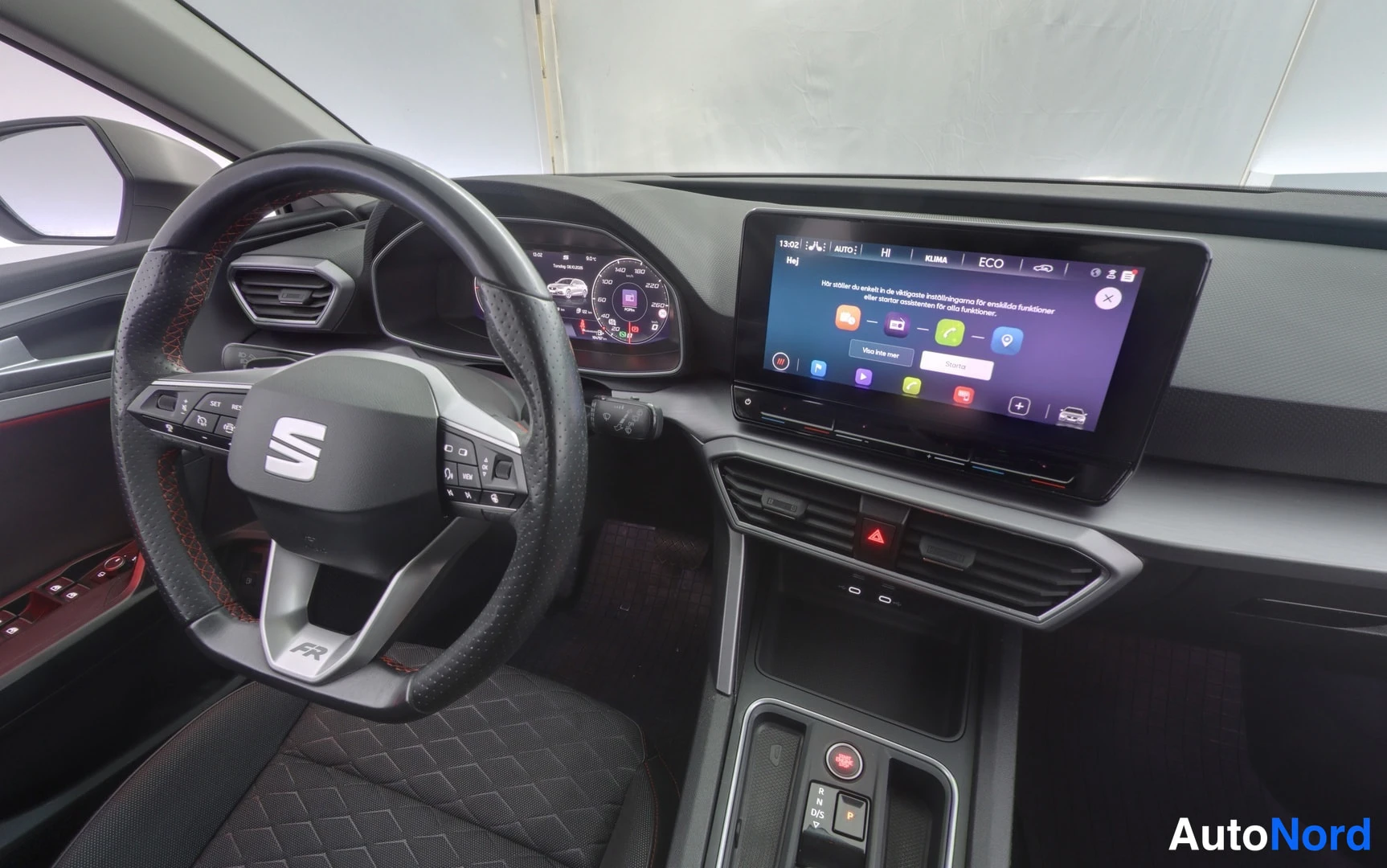 Valkoinen Seat Leon Sportstourer 2020, ohjaamo, kuva 8