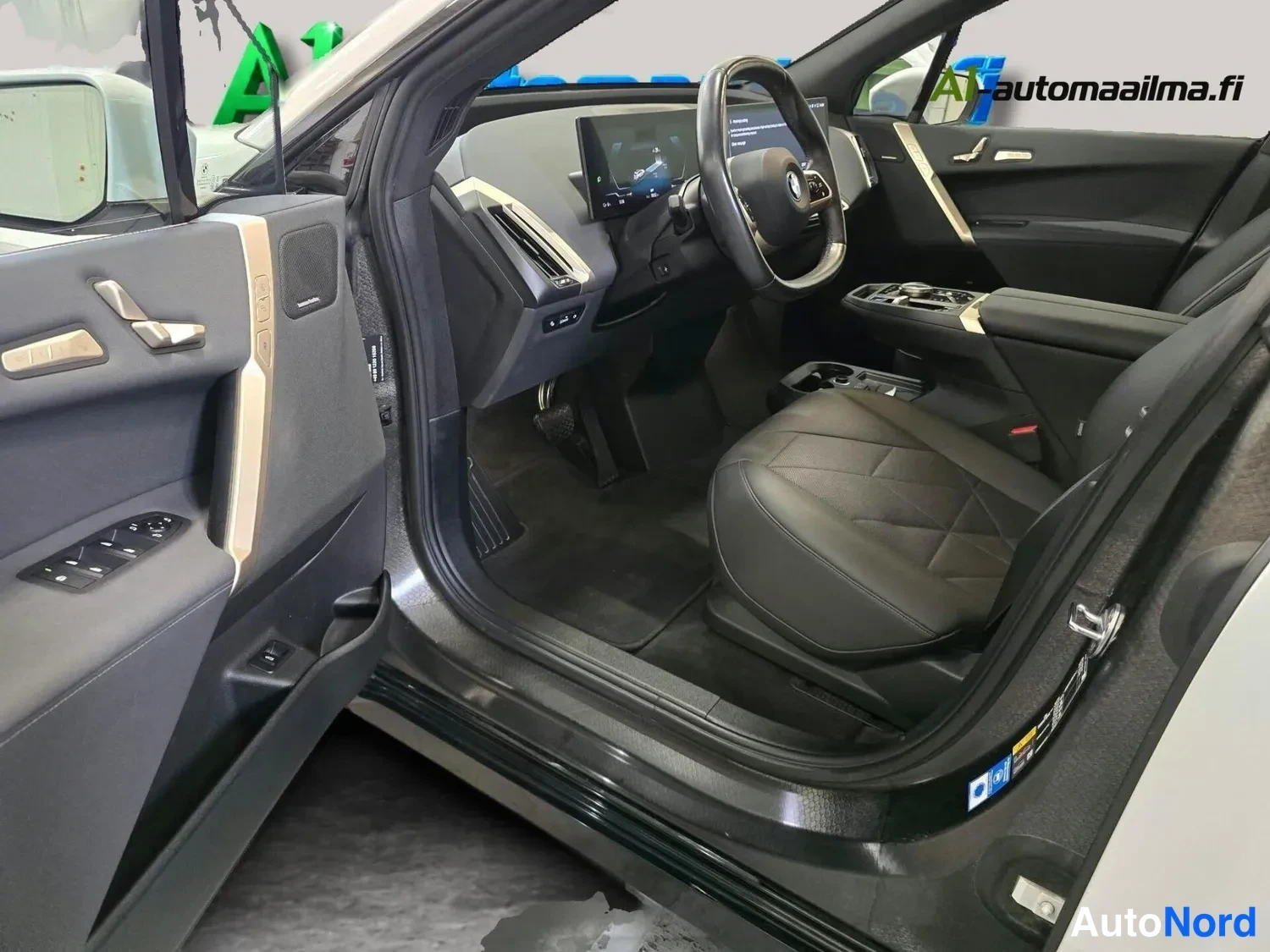 Valkoinen BMW iX xDrive40 2023, kuva 8