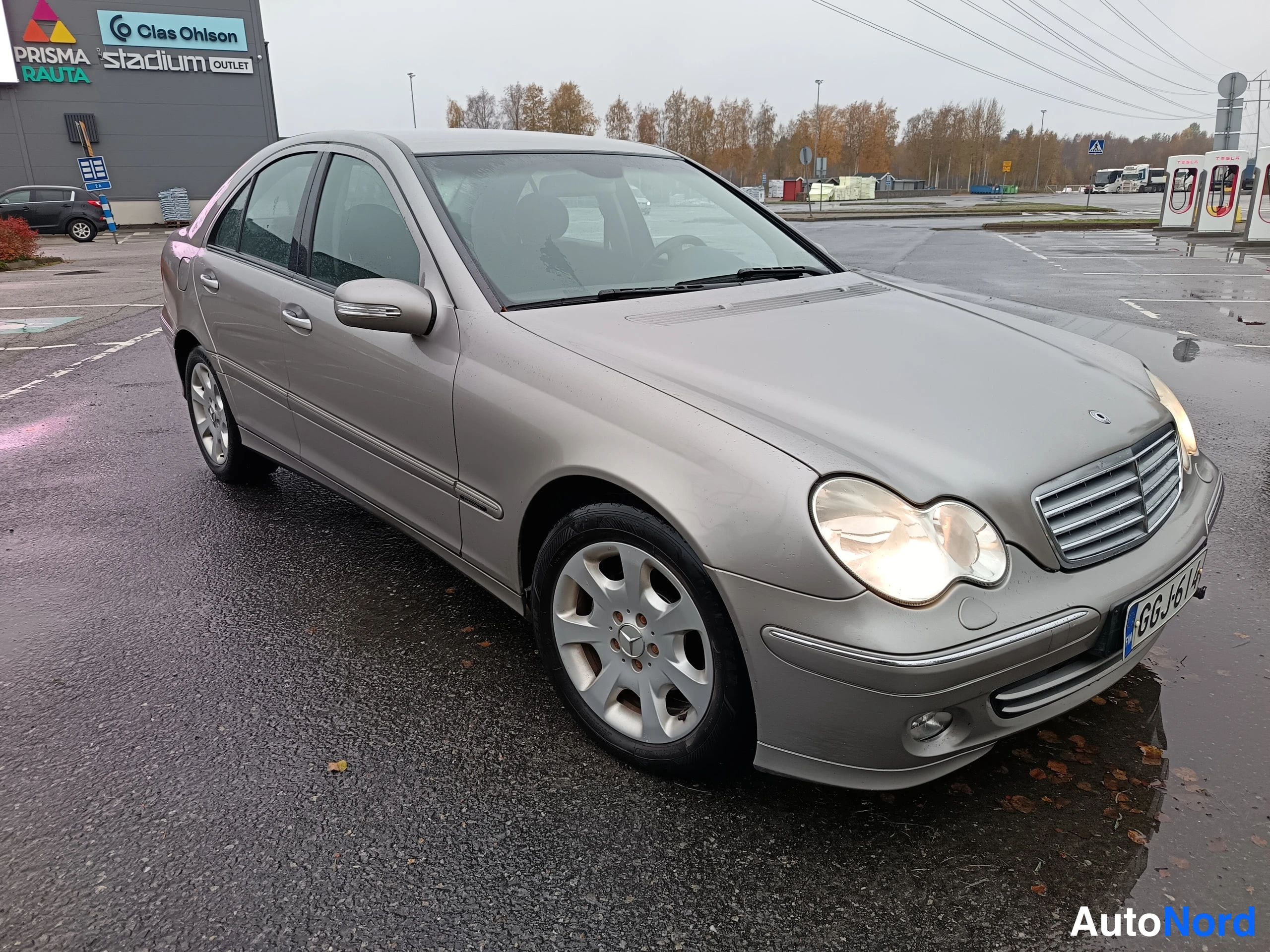 Beige Mercedes-Benz C 200 CDI 2005, etuviisto, keula oikealle, kuva 4