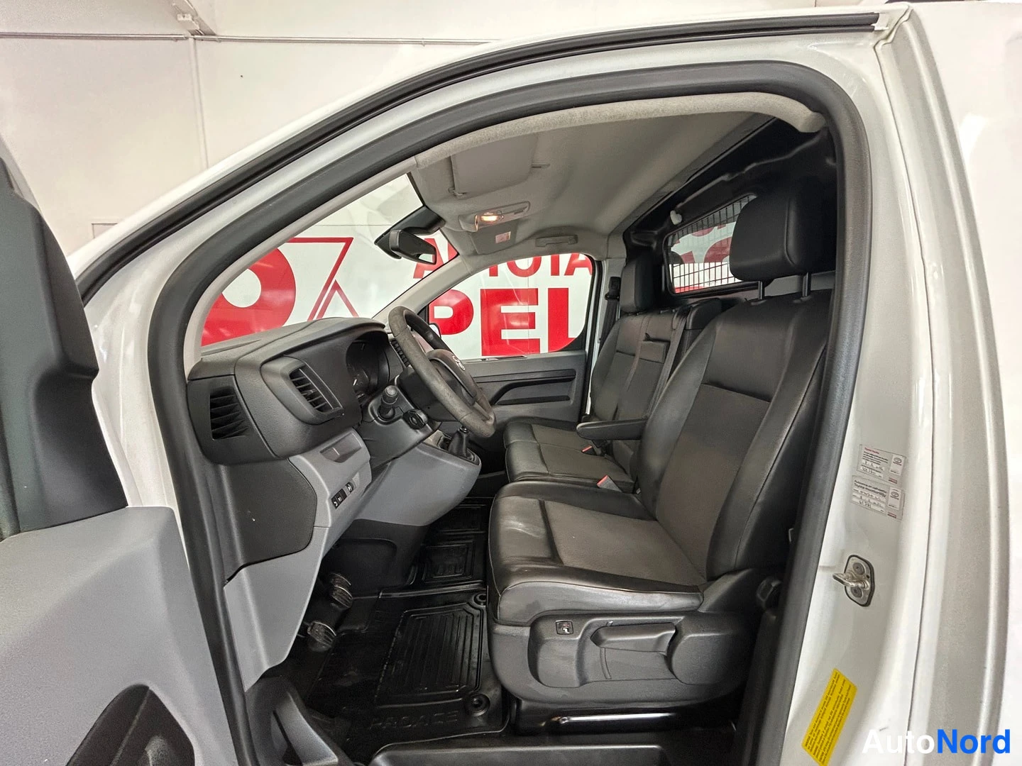 Valkoinen Toyota Proace 2019, kuva 11