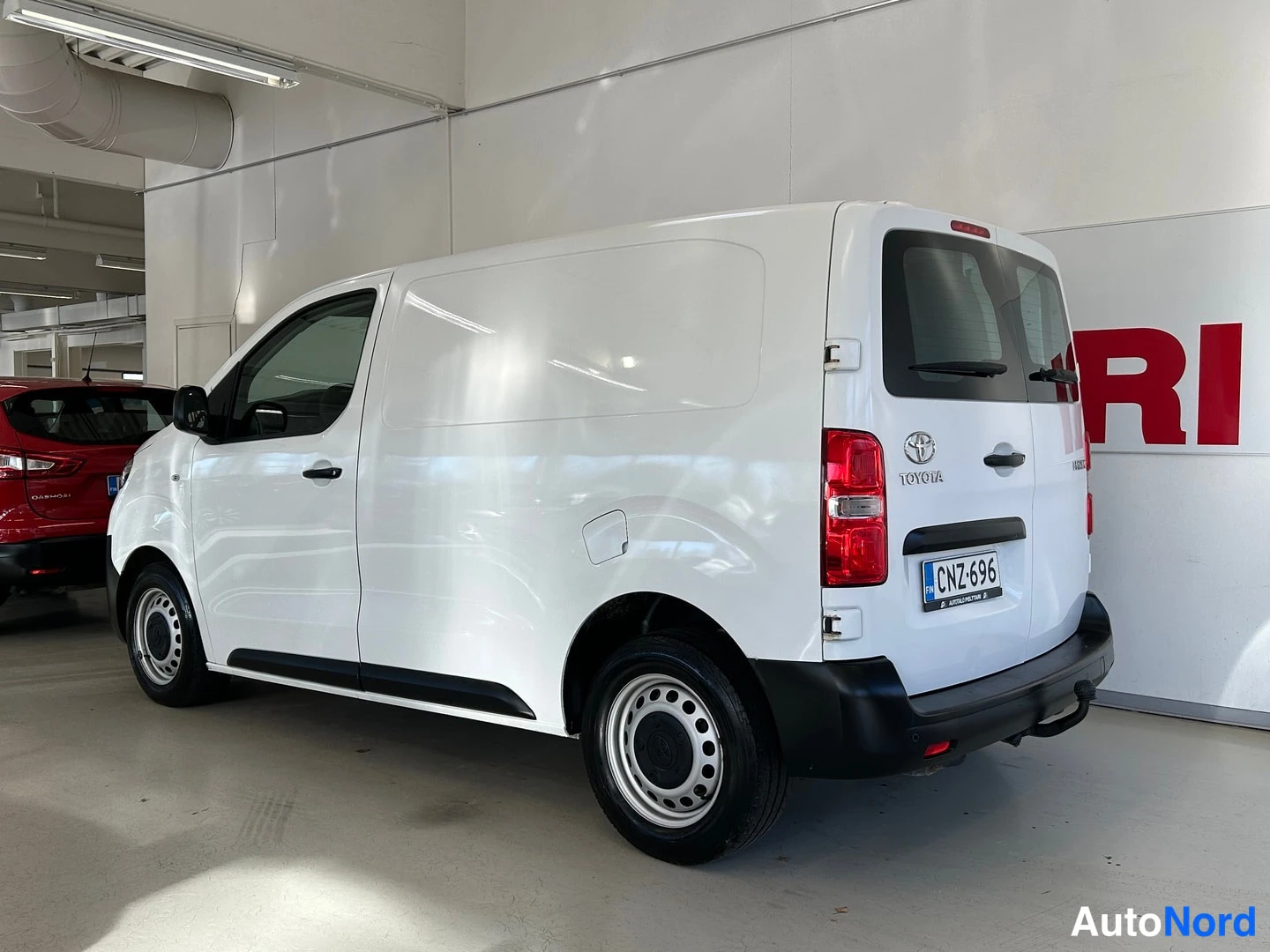 Valkoinen Toyota Proace 2019, takaviisto, kuva 7