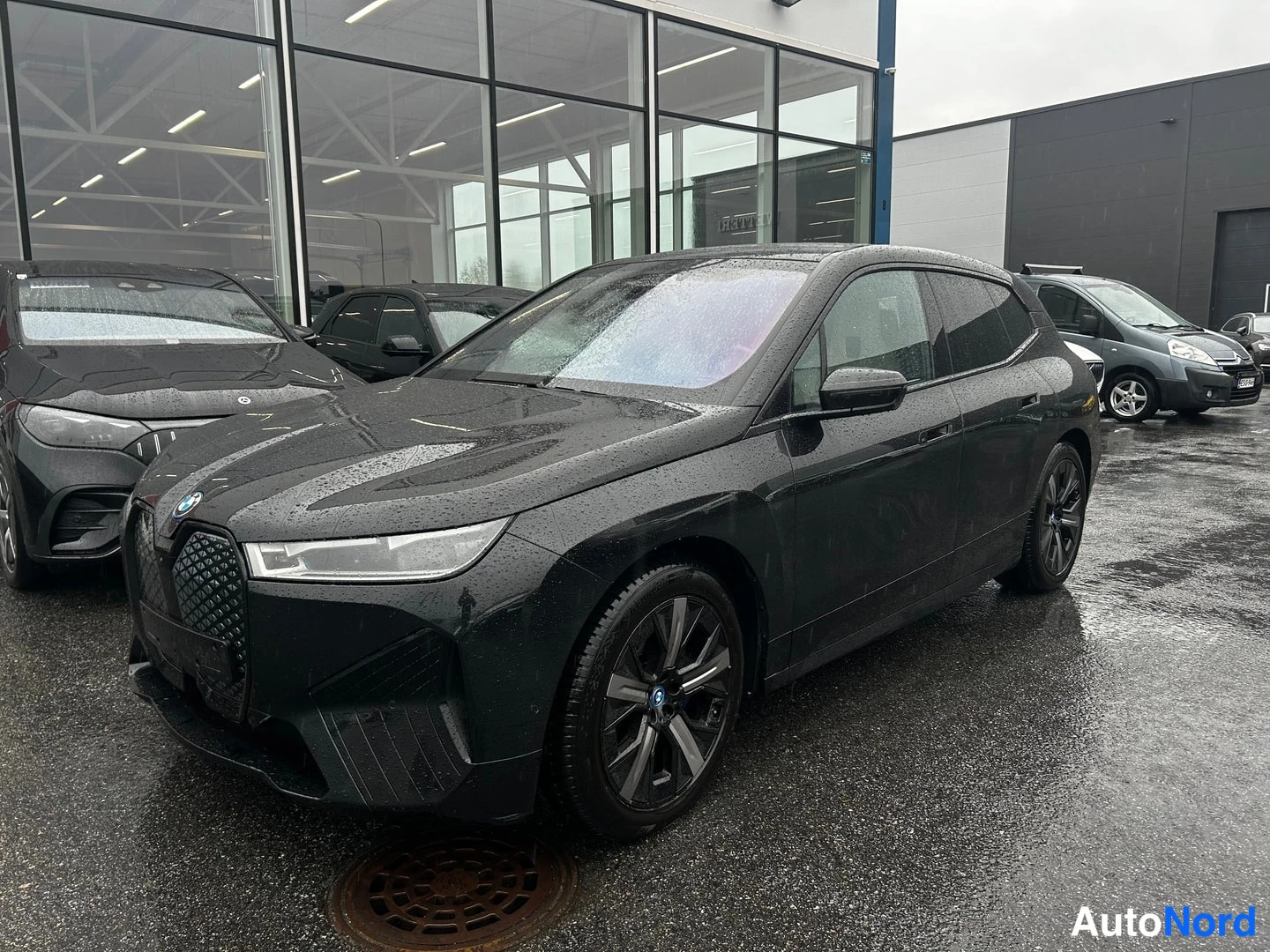 Musta BMW iX xDrive40 2024, kuva 20