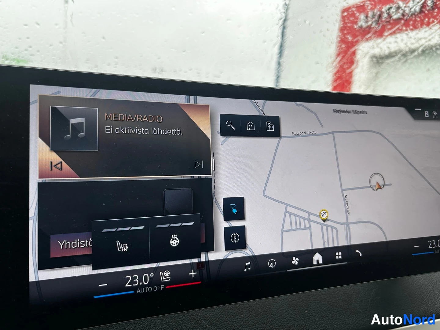 Musta BMW iX xDrive40 2024, yksityiskohta, kuva 17