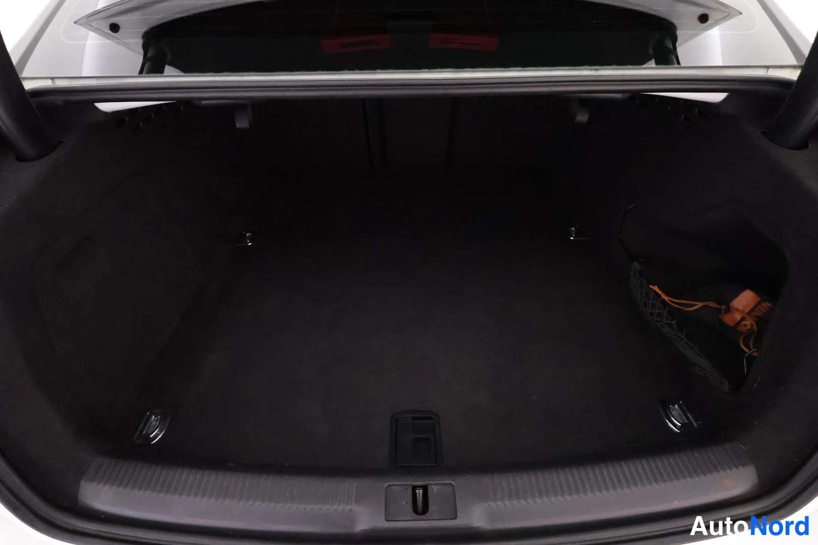 Valkoinen Audi A4 2010, kuva 18