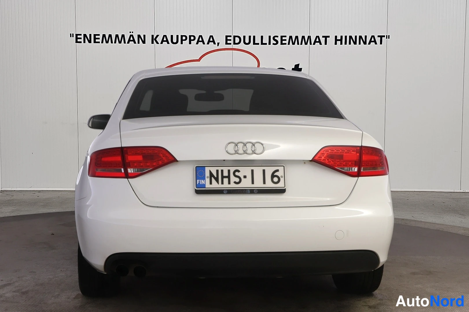 Valkoinen Audi A4 2010, takaa, kuva 6