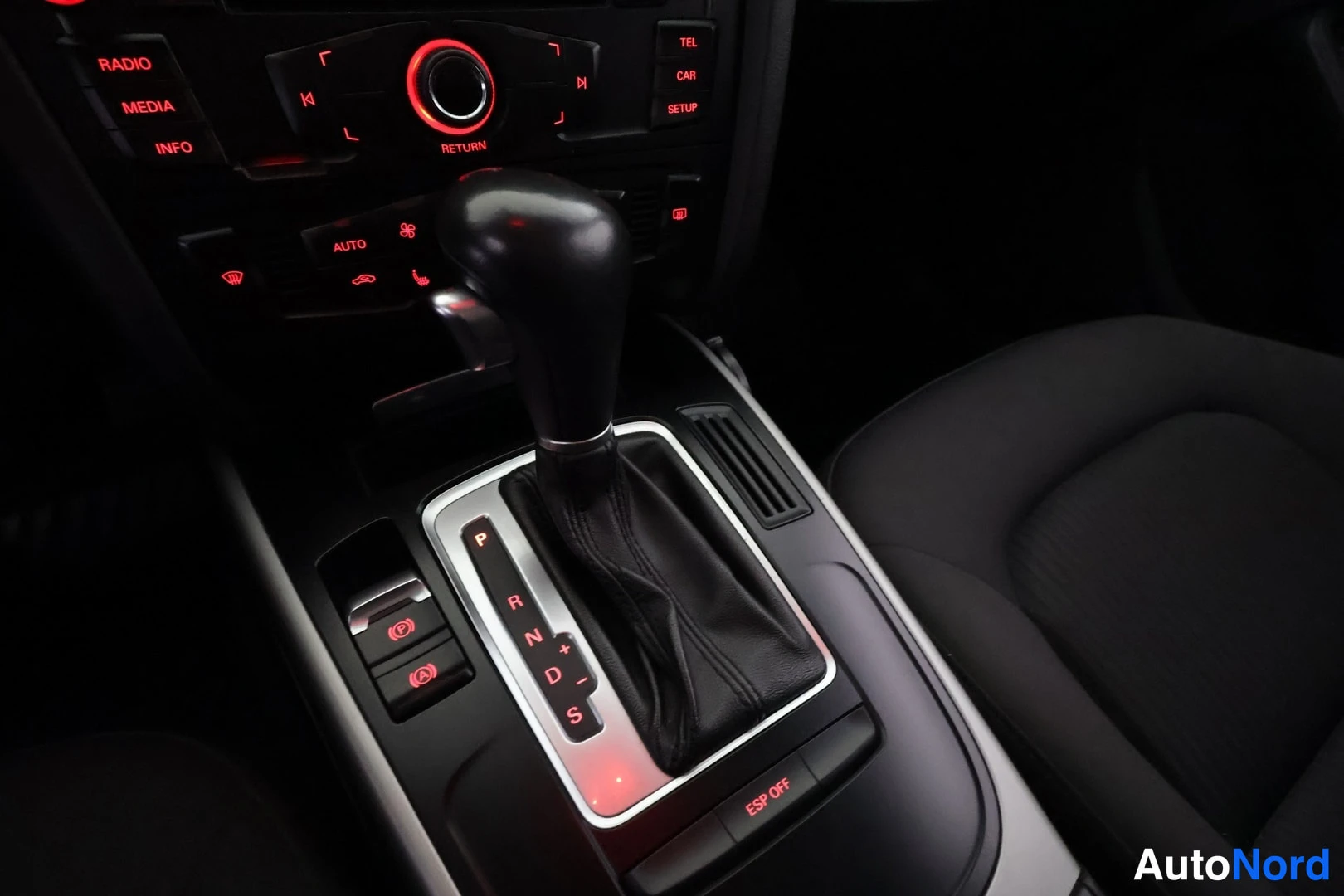 Valkoinen Audi A4 2010, kuva 34