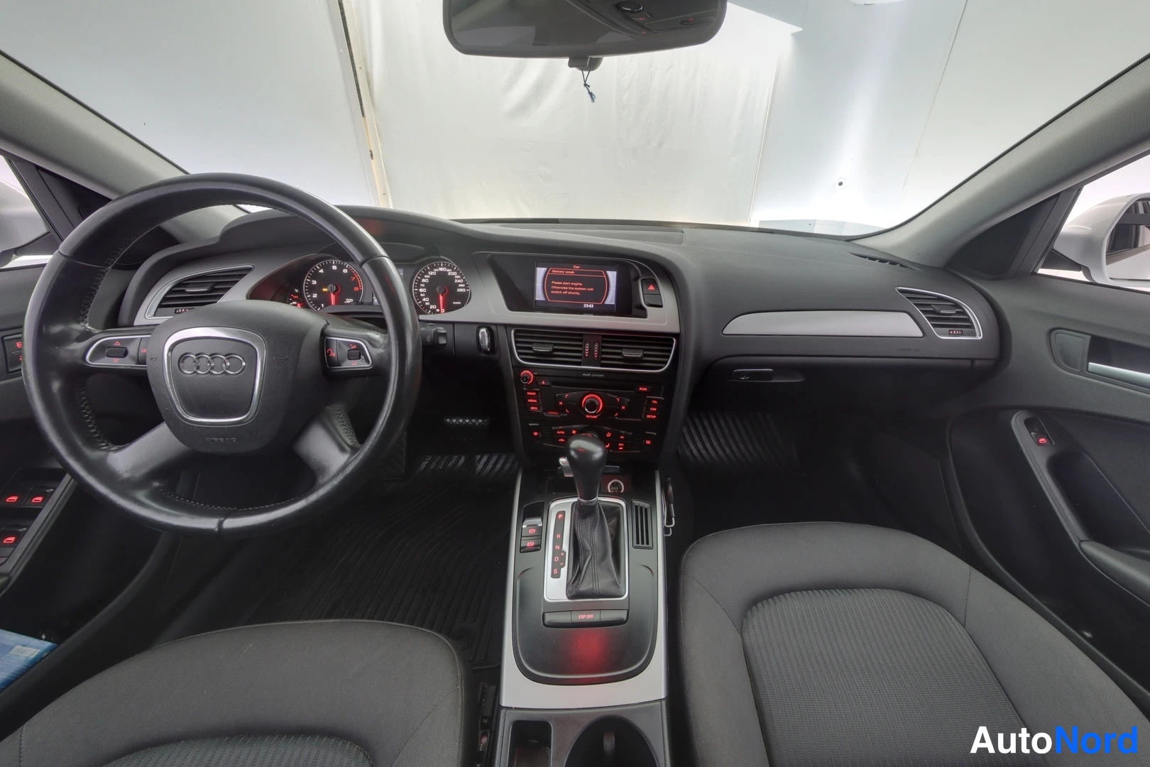 Valkoinen Audi A4 2010, kuva 7
