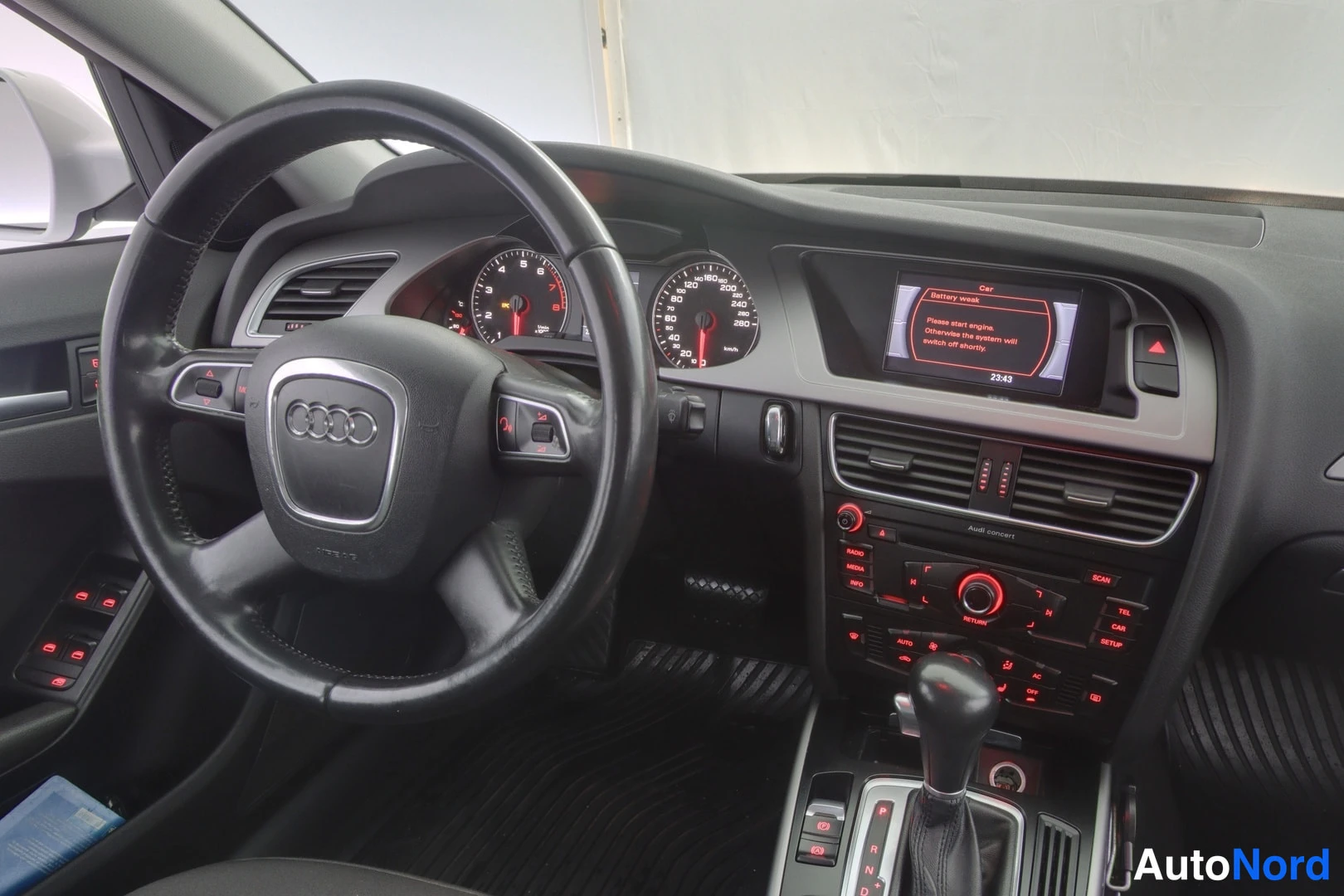 Valkoinen Audi A4 2010, kuva 8