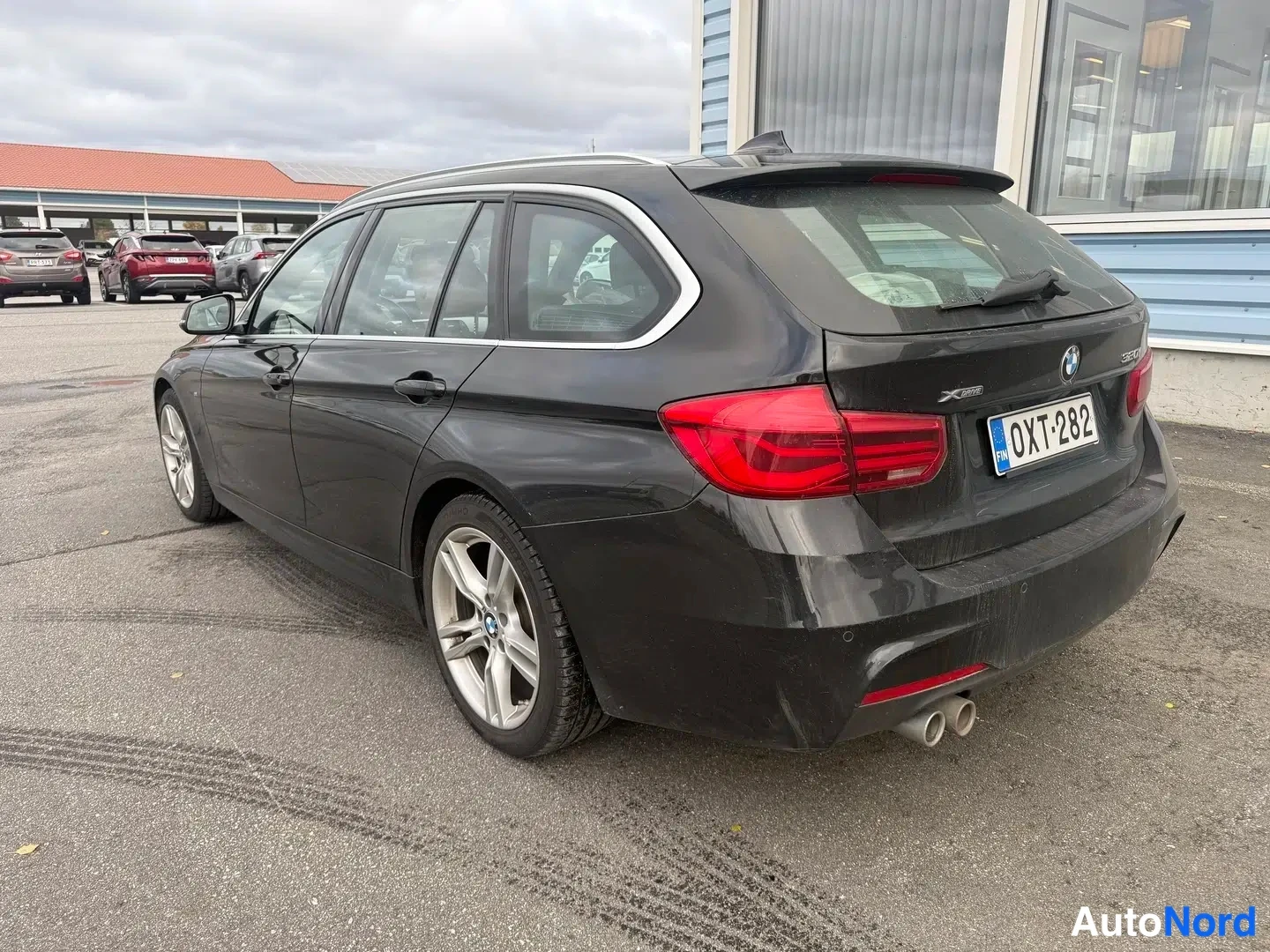 Musta BMW 320i xDrive 2019, takaviisto, kuva 17