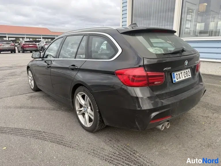 Musta BMW 320i xDrive 2019, takaviisto, kuva 14