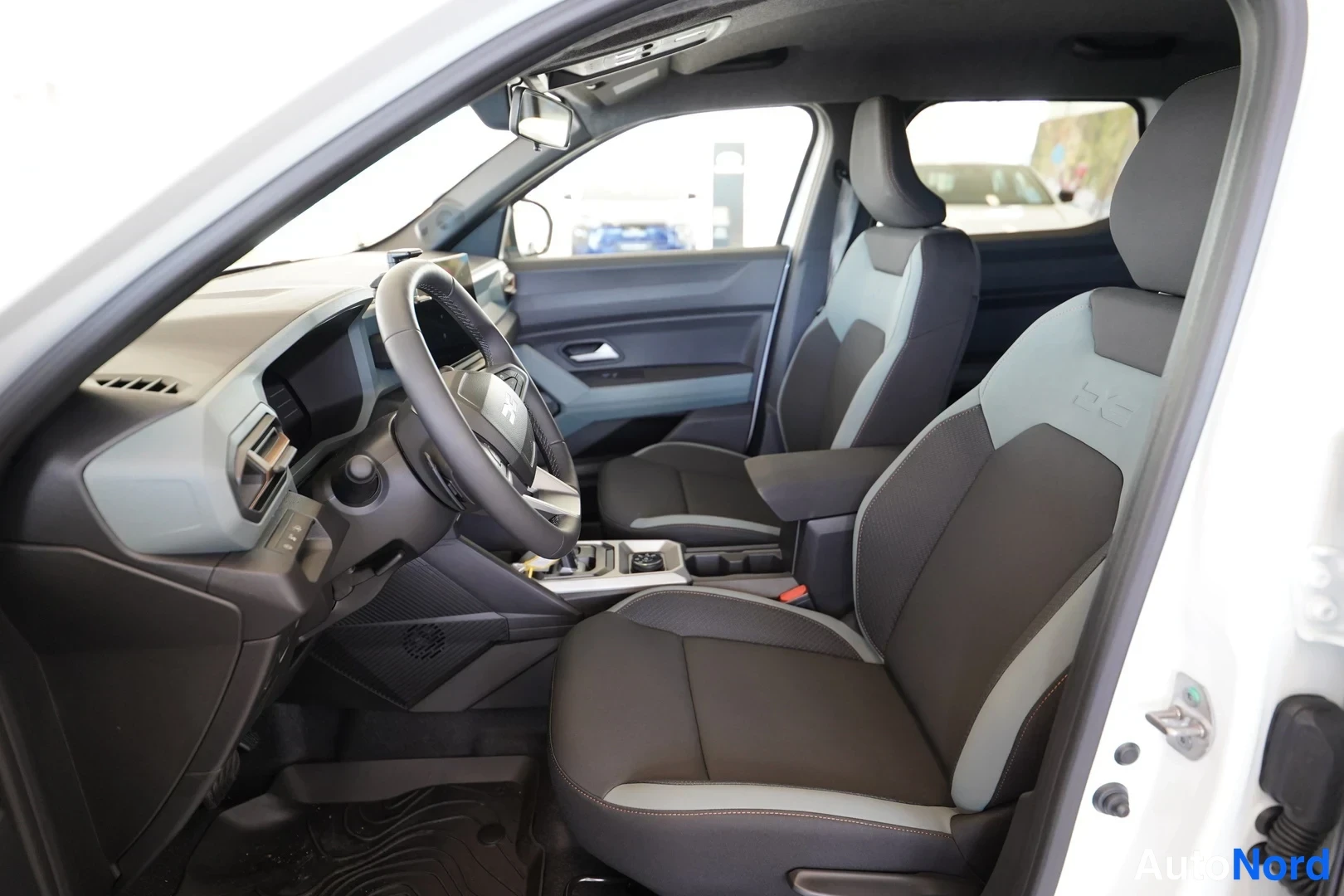 Valkoinen Dacia Duster 2026, kuva 29