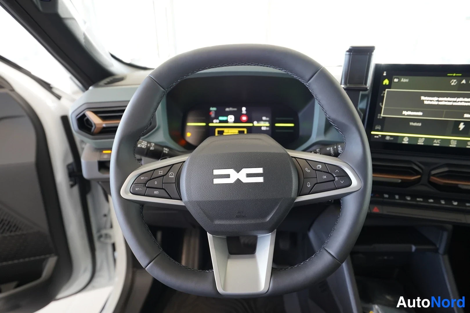 Valkoinen Dacia Duster 2026, kuva 32