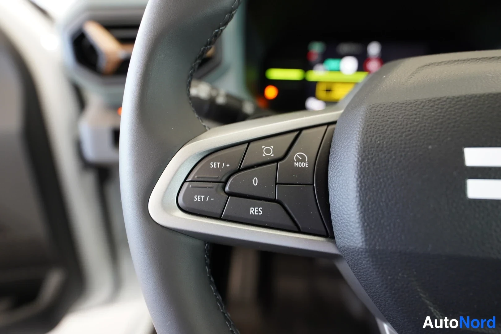 Valkoinen Dacia Duster 2026, kuva 35