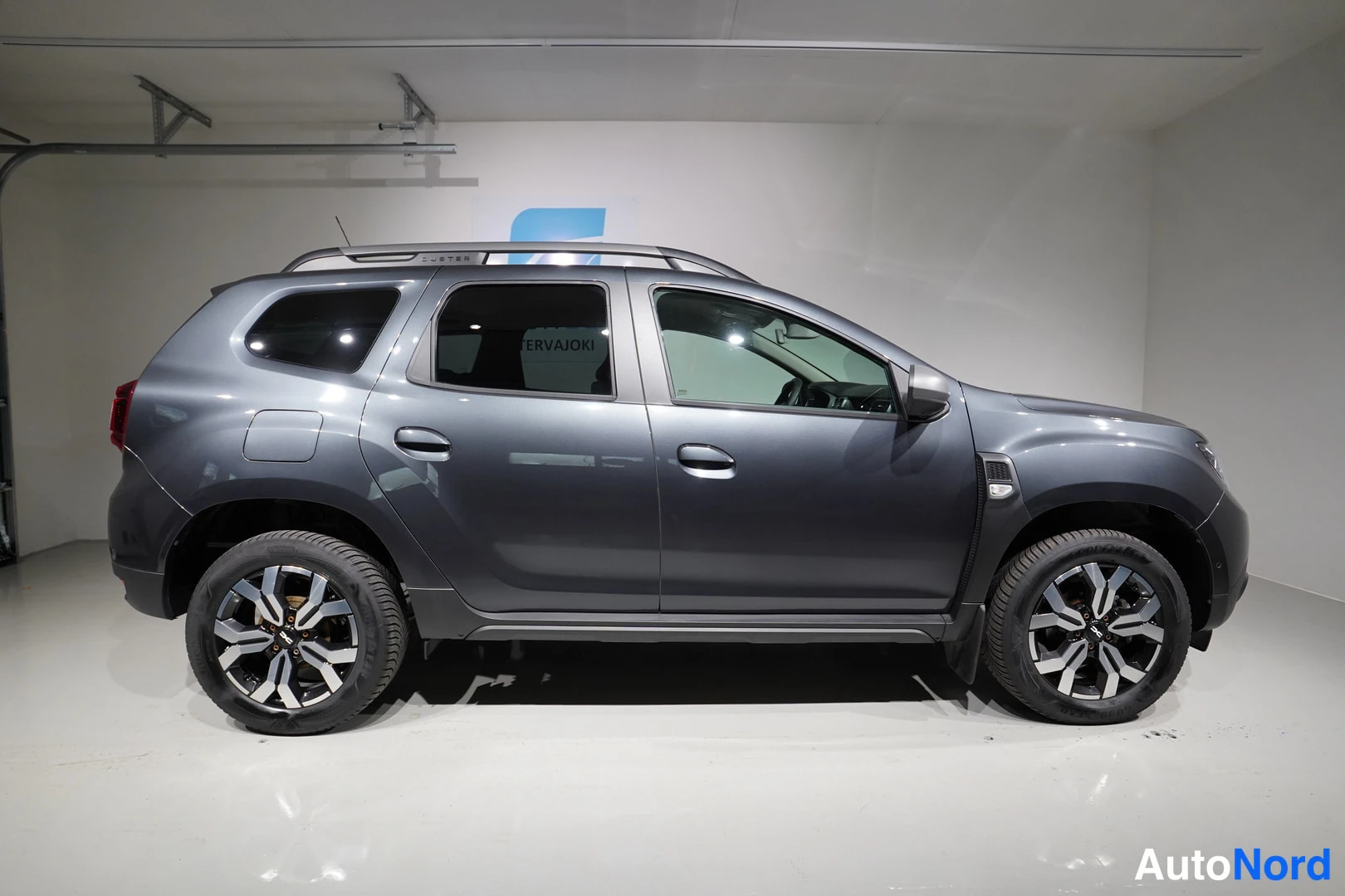 Blue Dacia Duster 2023, side, photo 7