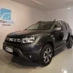 Blue Dacia Duster 2023, front three-quarter, nose to the left, photo 2
