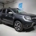 Blue Dacia Duster 2023, front three-quarter, nose to the right, photo 4