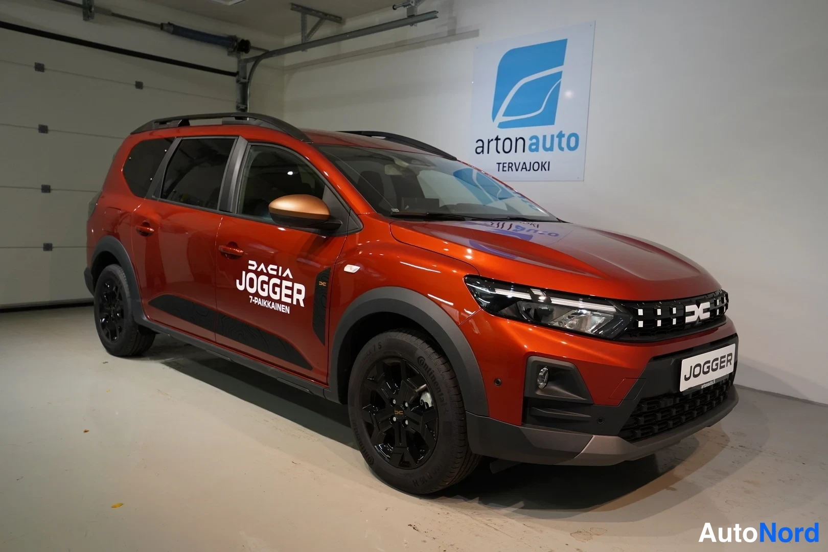 Red Dacia Jogger 2026, front three-quarter, nose to the right, photo 12