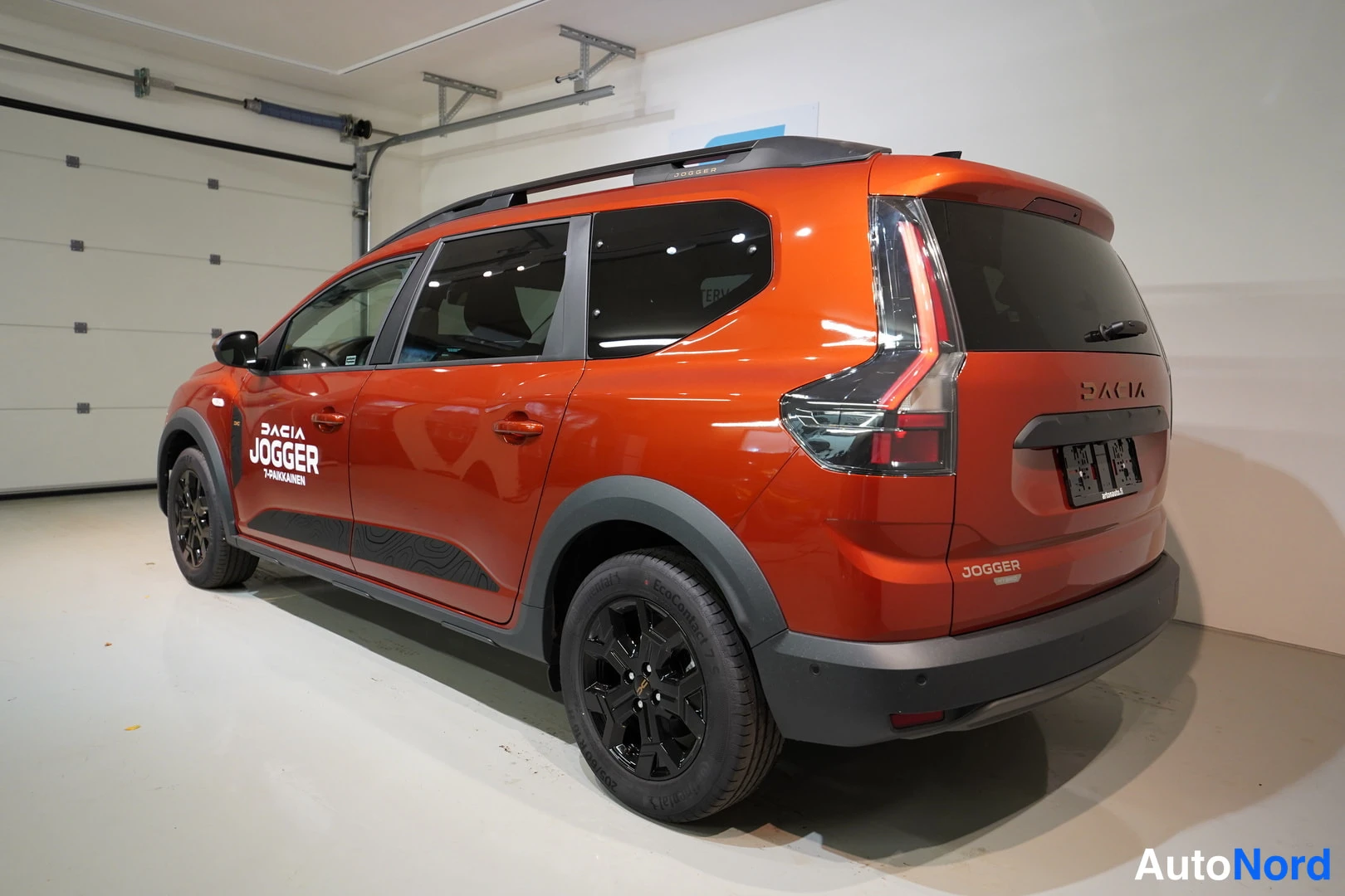Red Dacia Jogger 2026, rear three-quarter, photo 37