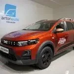 Red Dacia Jogger 2026, front three-quarter, nose to the left, photo 11