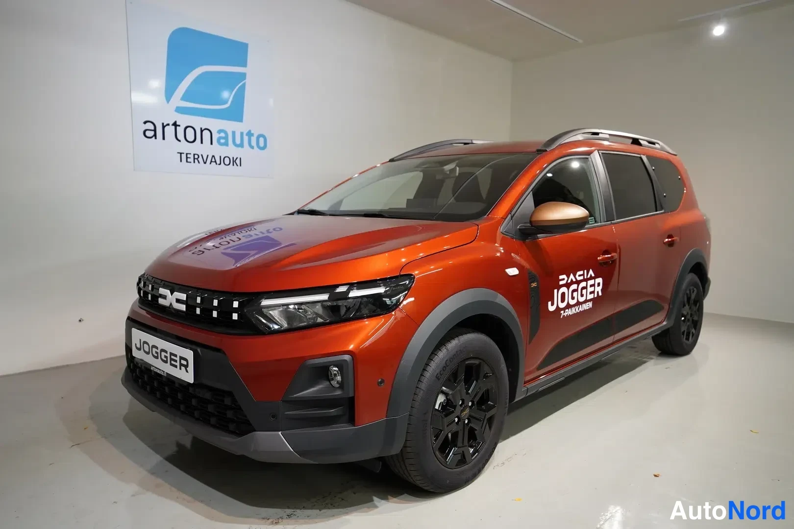 Red Dacia Jogger 2026, front three-quarter, nose to the left, photo 3