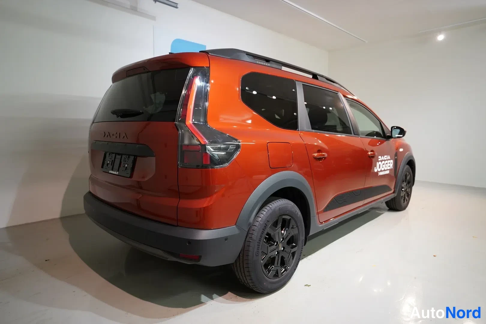 Red Dacia Jogger 2026, rear three-quarter, photo 33