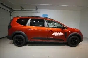 Red Dacia Jogger 2026, side, photo 19