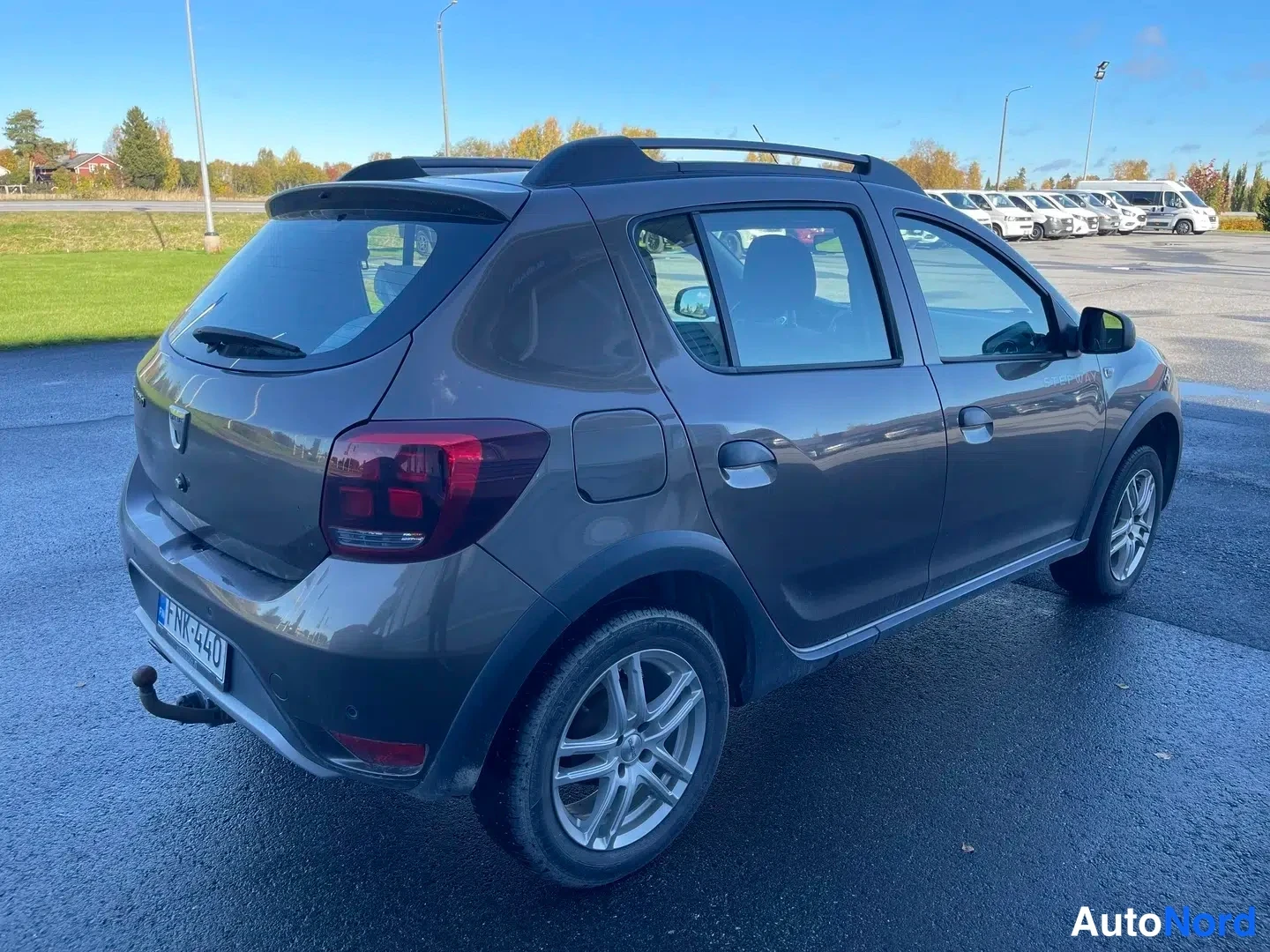 Ruskea Dacia Sandero Stepway 2018, takaviisto, kuva 13