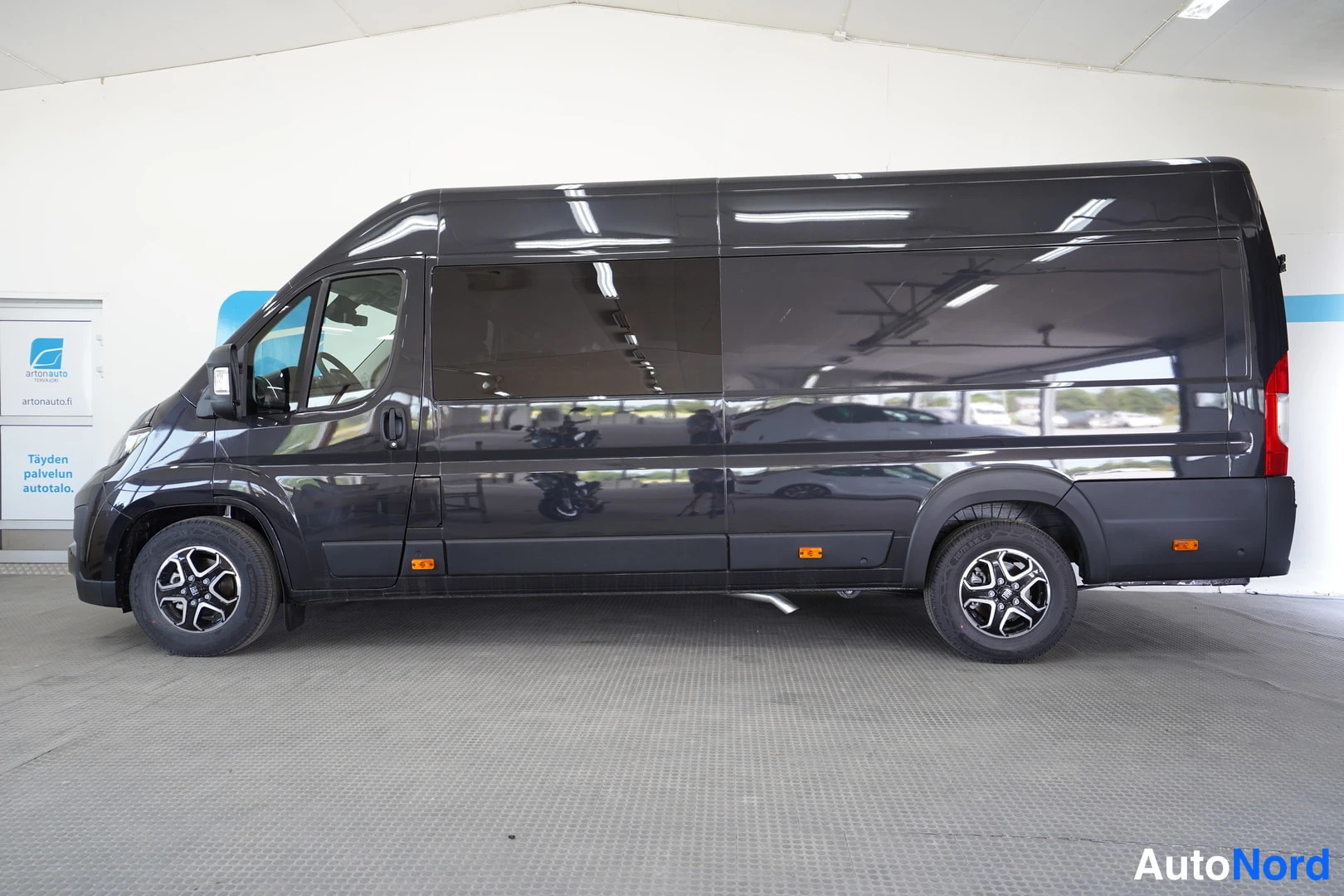 Harmaa Fiat Ducato 2026, sivulta, kuva 4