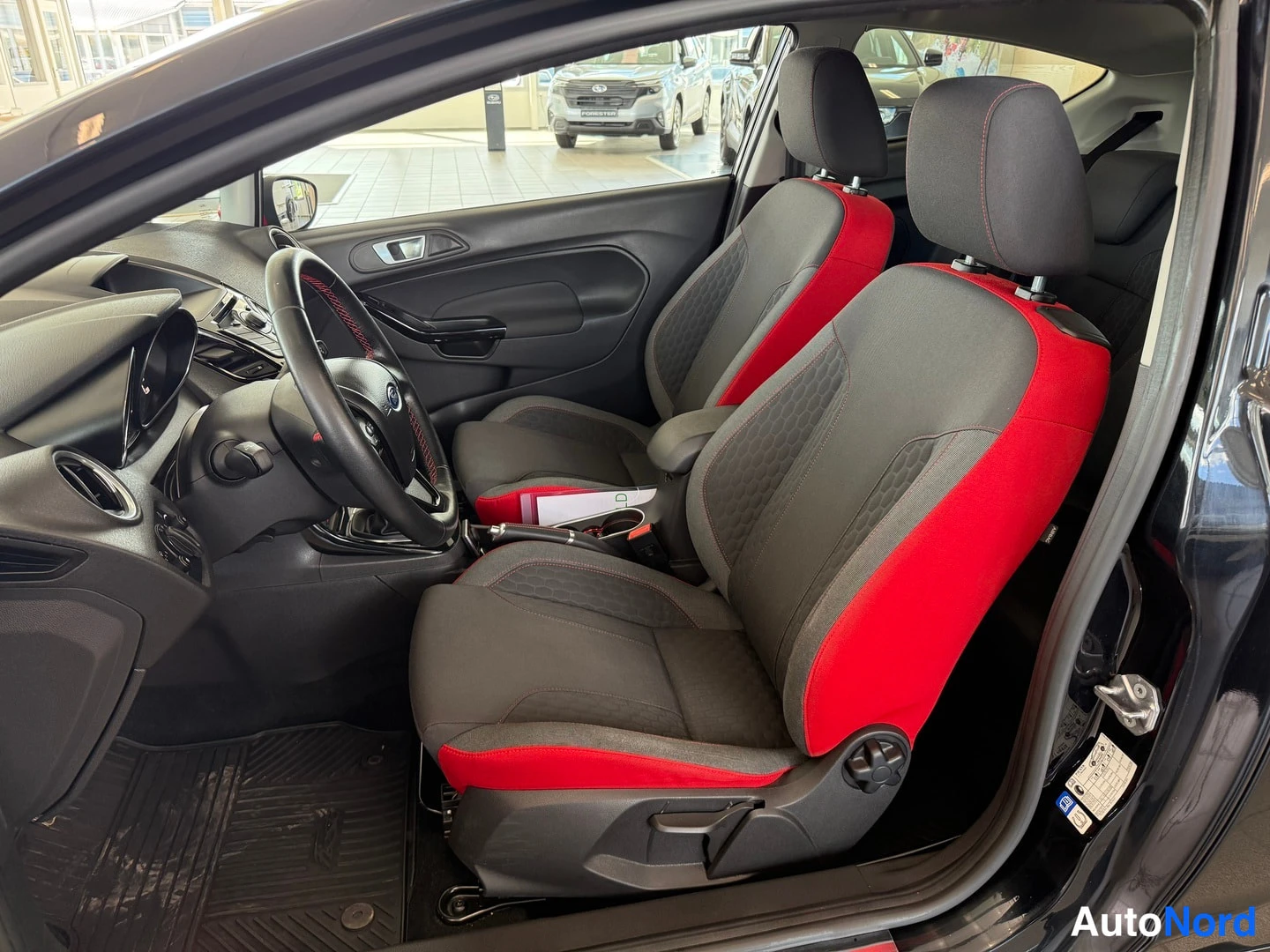 Musta Ford Fiesta 2015, kuva 28