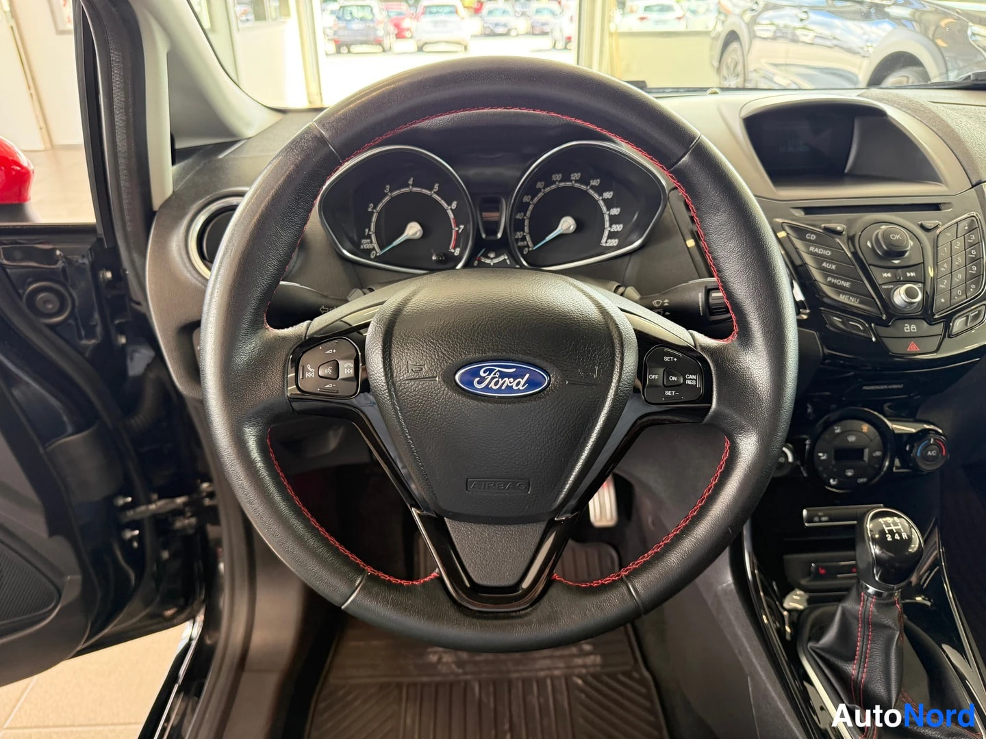 Musta Ford Fiesta 2015, kuva 31