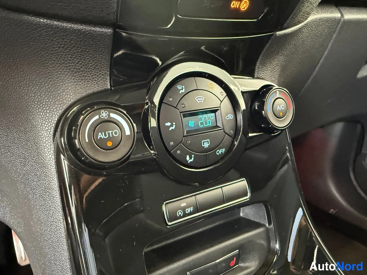 Musta Ford Fiesta 2015, kuva 33